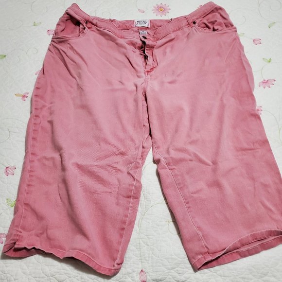 Woman's plus size 32W pink capri jeans - Picture 1 of 3